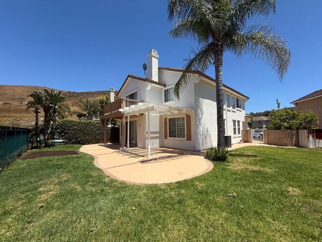 Foto del edificio - 3 bed, 2 1/2 bath home in gated Wood Ranch...
