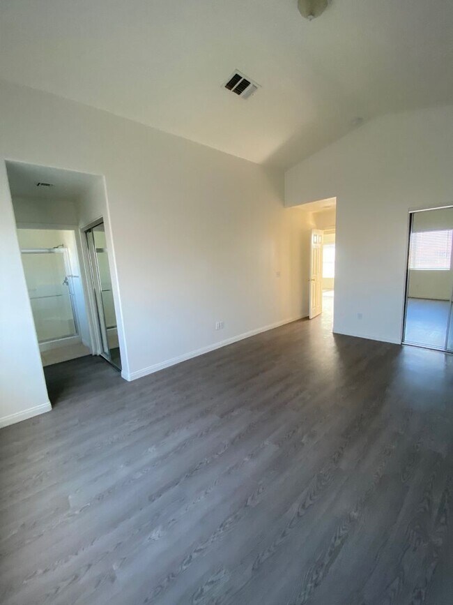 Foto del edificio - AVAILABLE NOW $500 off First Month Rent