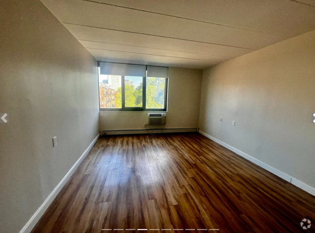 Building Photo - 715 Tremont St