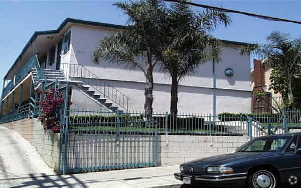 Primary Photo - 1633 Menlo Ave