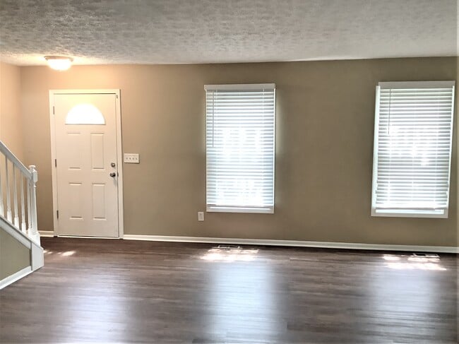 Building Photo - 6814 Laburnum Drive