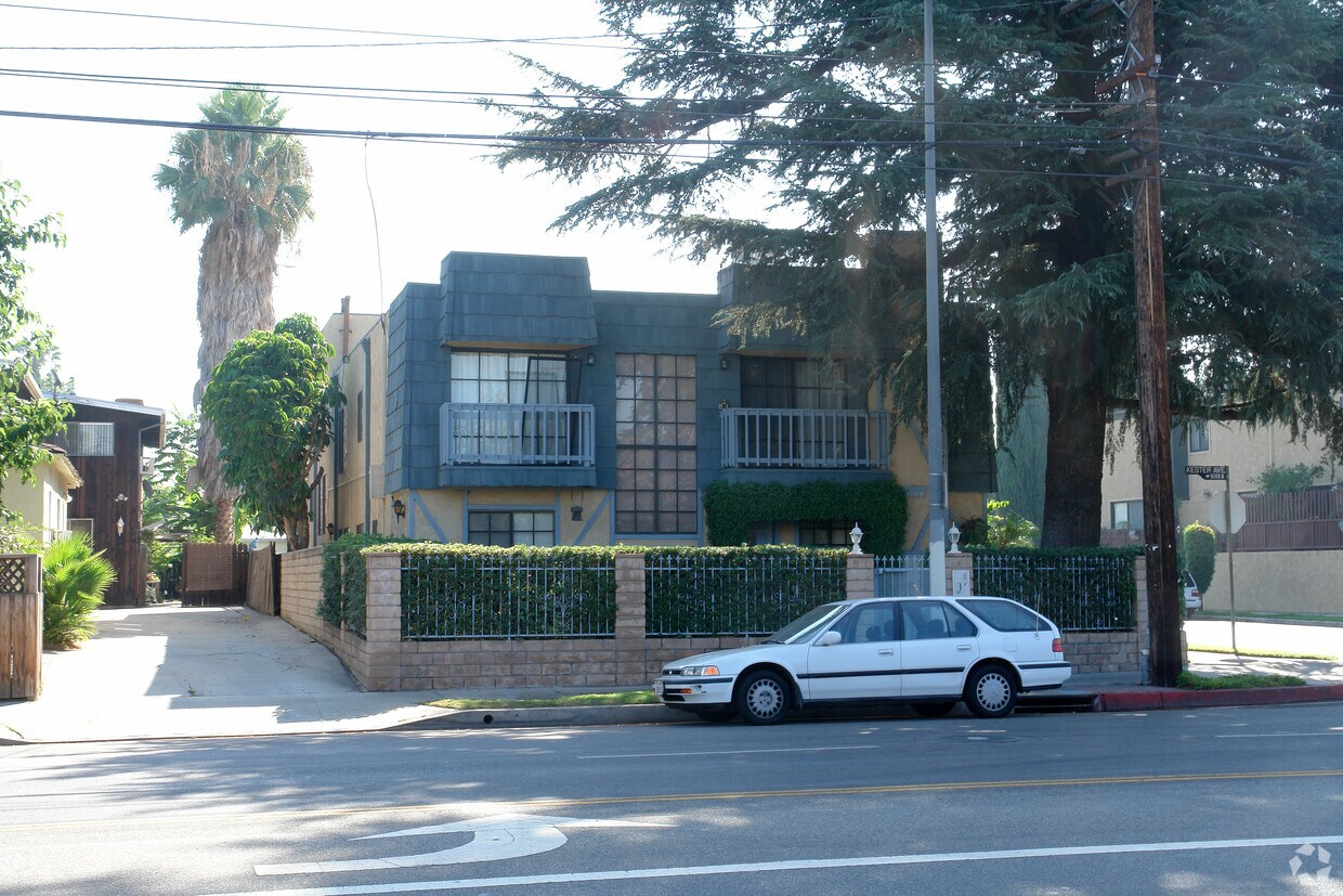 Foto del edificio - 5104 Kester Ave