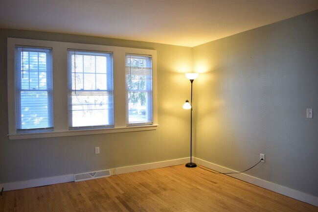 Living Room - 71 Sunset Ave