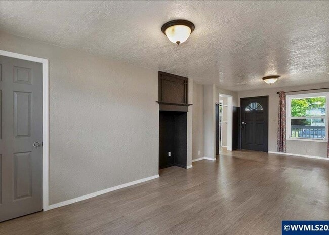 Building Photo - Main Floor