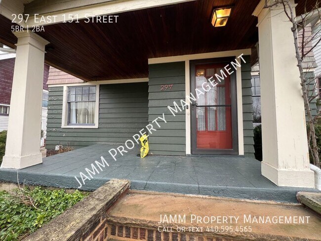Foto del edificio - Beautiful 5-Bedroom Single Family Home in ...