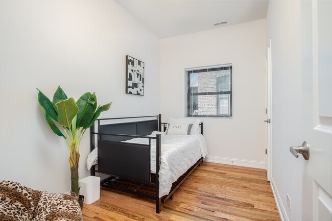 Foto del edificio - 5407 S Harper Ave