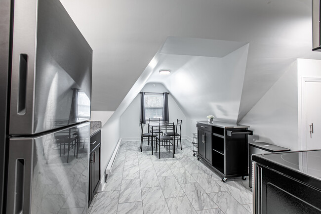 kitchen/dining area - 5126 75th St