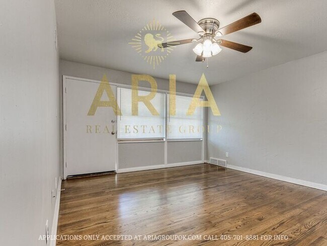 Building Photo - 3 BED/1 BATH HOME CLOSE TO TINKER! AVAILAB...