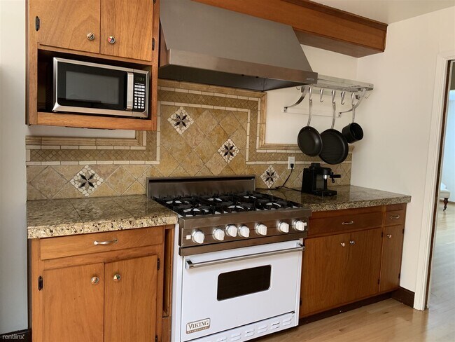 Building Photo - 4 br, 2.5 bath House - 4813 Meadowbrook Drive