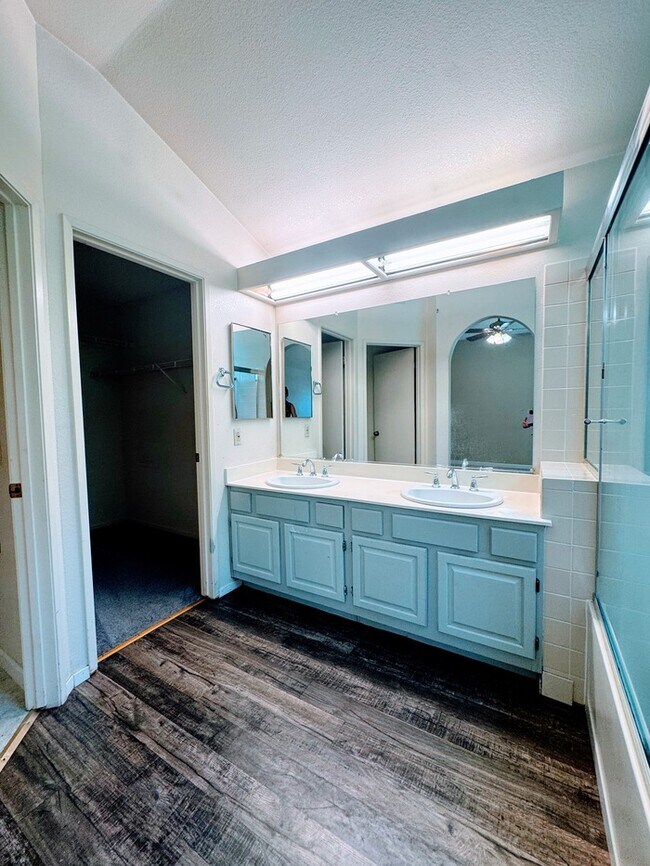 Foto del edificio - Welcome to this stunning 3-bedroom, 2.5-ba...