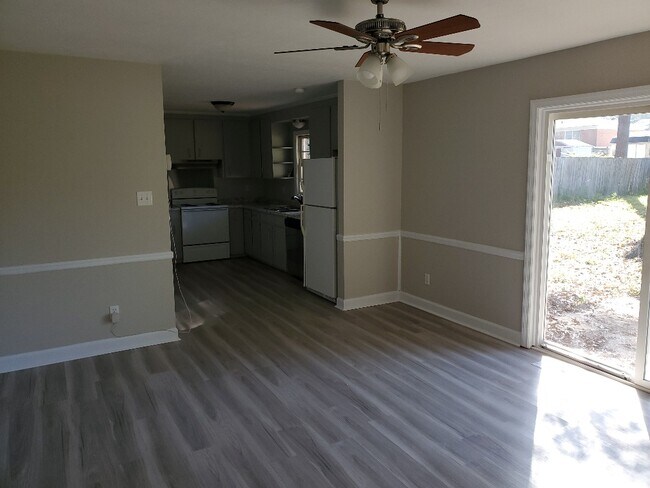 Foto del edificio - 7655 Fletcher Ave