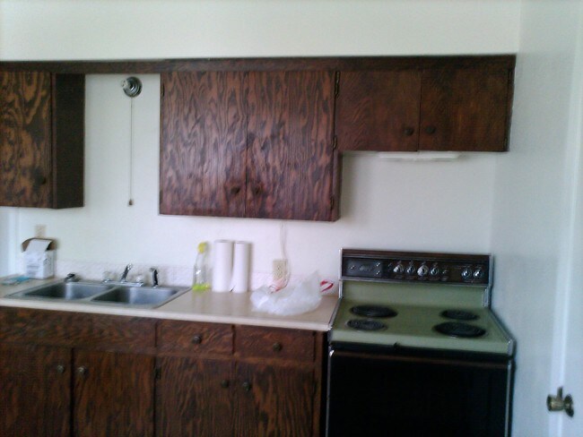 Building Photo - 136 E Schlieman Ave