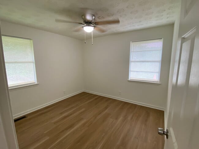 Foto del edificio - 1548 Mary George Ave NW