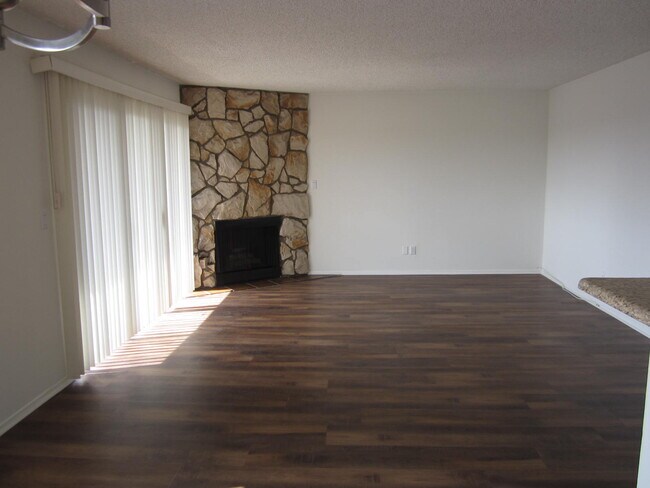 Foto del edificio - 1155 S Barrington Ave