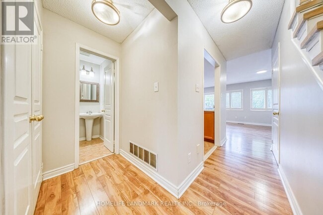 Building Photo - 2422 Nichols Dr