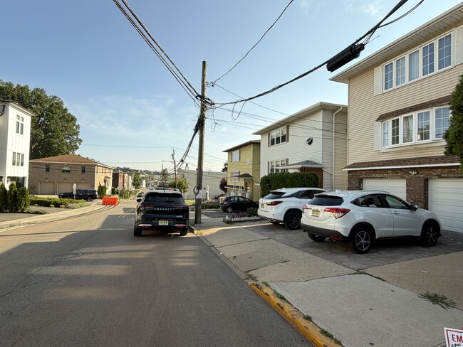 Building Photo - 231 Sedore Ave