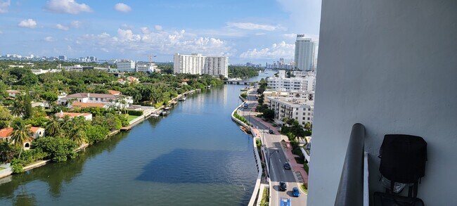 Foto del edificio - 3200 Collins Ave