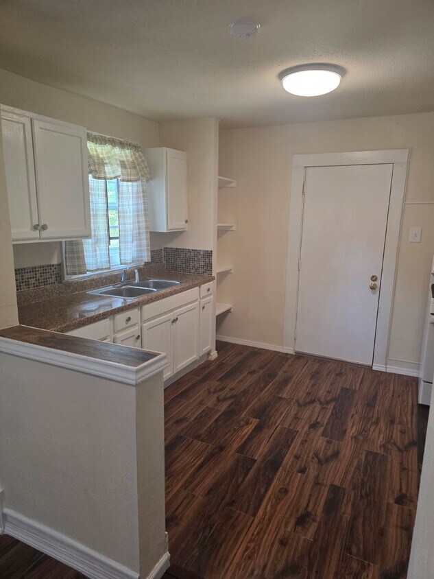 Foto del edificio - 8133 Brandon St