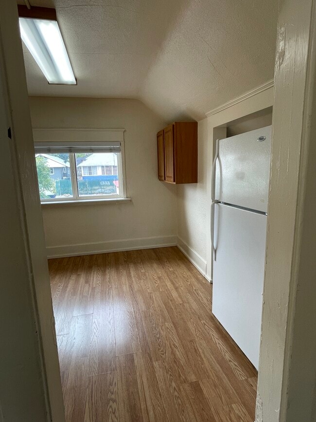 Building Photo - 412 S Mission St