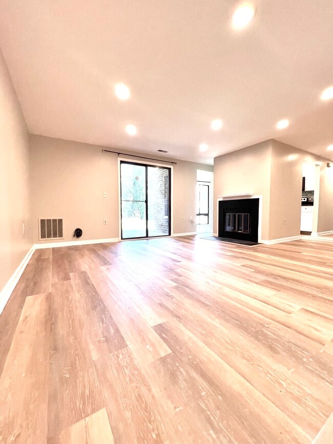 Building Photo - 18141 Chalet Dr