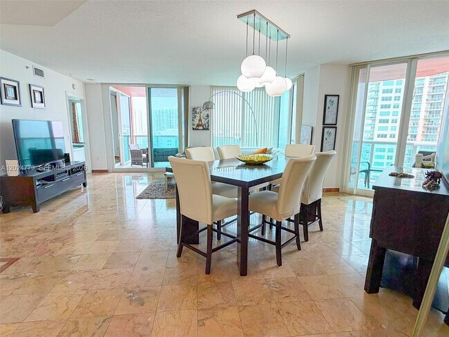 Foto del edificio - 3370 Hidden Bay Dr