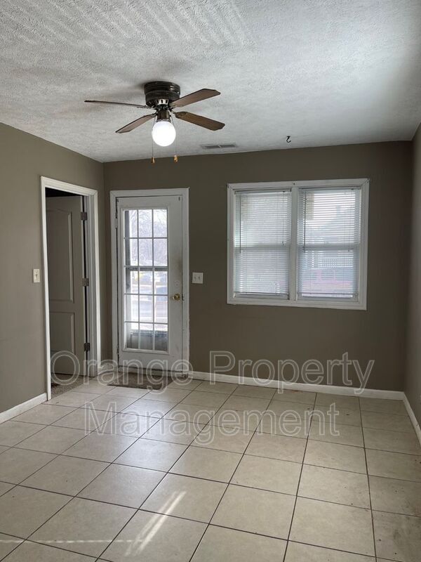 Foto del edificio - 2402 S 18th St