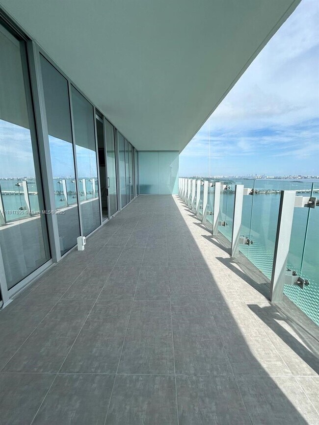 Foto del edificio - 700 NE 26th Terrace