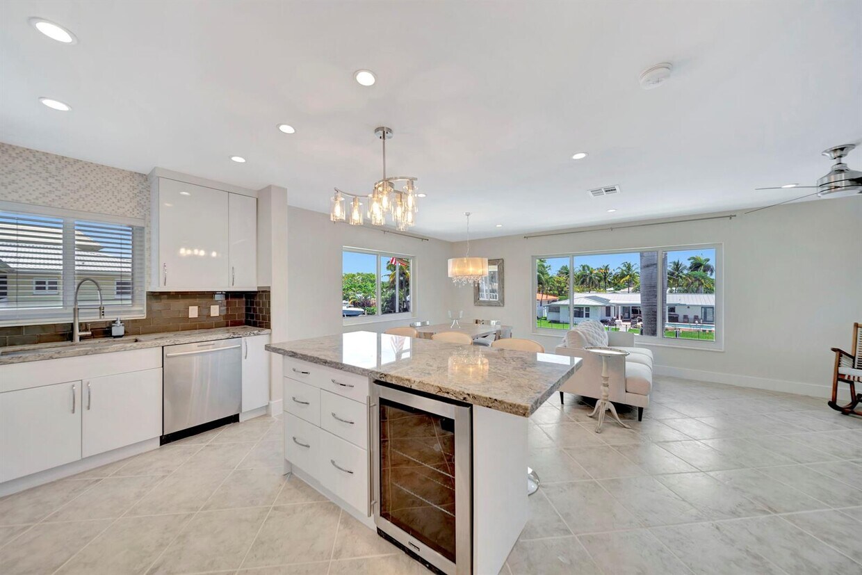 Foto principal - 2811 NE 51st St