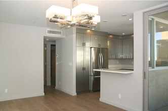 Building Photo - 310 16th Pl