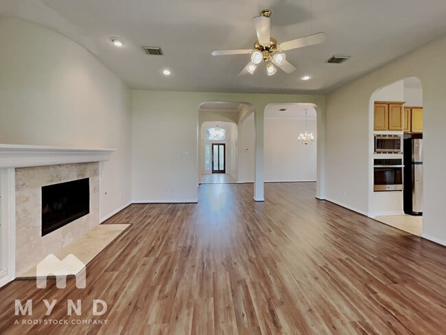 Building Photo - 1605 Garden Lakes Dr