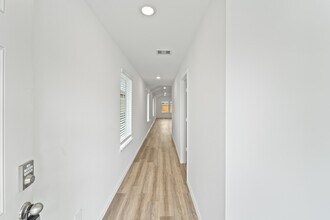 Building Photo - 1011 Vilana Rdg Ln
