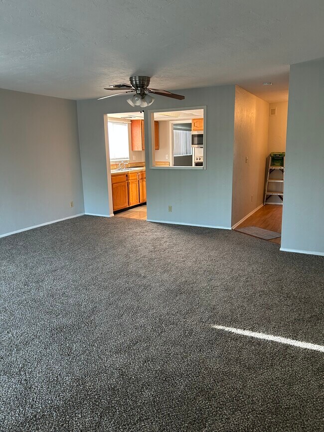 Área de comedor - 1376 Chesapeake Ave