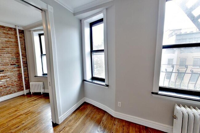 Foto del edificio - 336 E 18th St