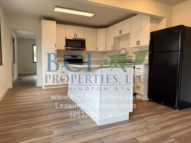 Building Photo - Welcome home to this Beautiful 3 Bedroom H...