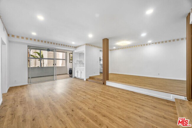 Foto del edificio - 14144 Dickens St
