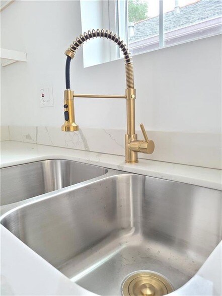 Foto del edificio - 4506 Elba St