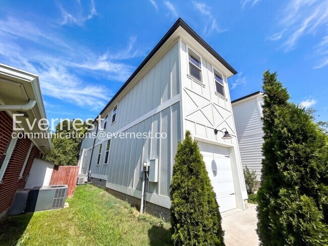 Building Photo - Spacious 3-Bedroom Home in a Family-Friendly Community / Pet Friendly / Available Now!/