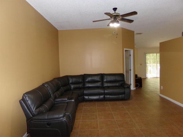 Building Photo - 4 bedroom in Jacksonville FL 32225