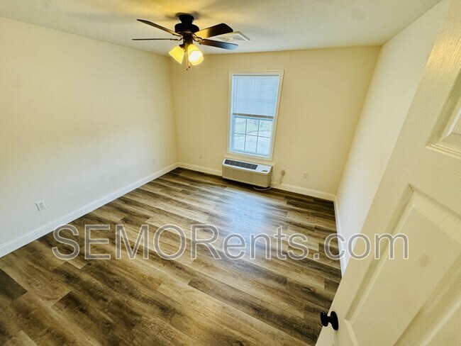 Foto del edificio - 27038 State Hwy B