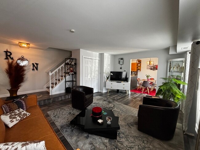 Building Photo - 353 S Whispering Hills Dr