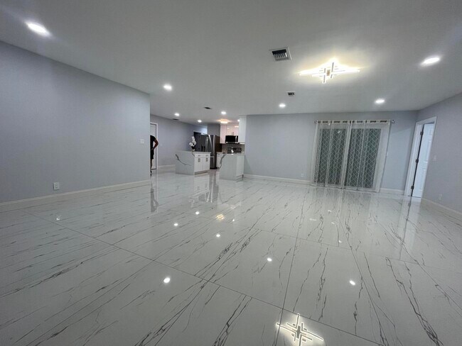 Foto del edificio - 1720 SW 13th St