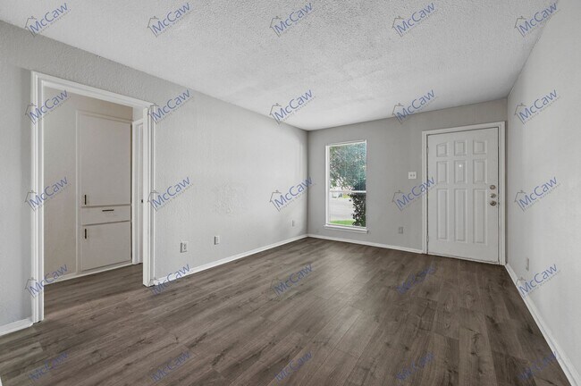 Foto del edificio - Lovely 2/1 Duplex in Arlington!