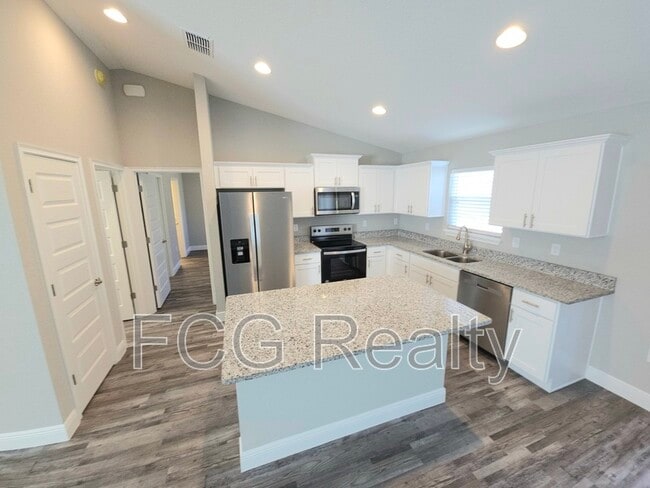 Building Photo - 17 Oak Trail