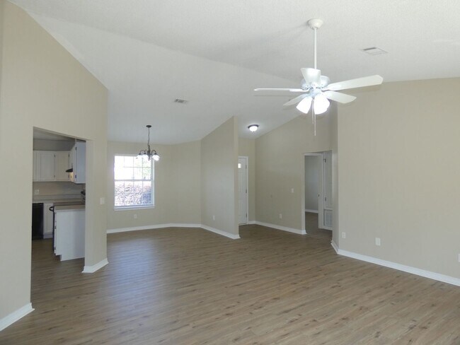 Foto del edificio - 3 Bed/2 Bath - Half Acre Lot