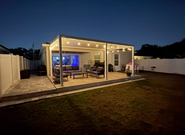 Foto del edificio - 1084 E Pierce Ave