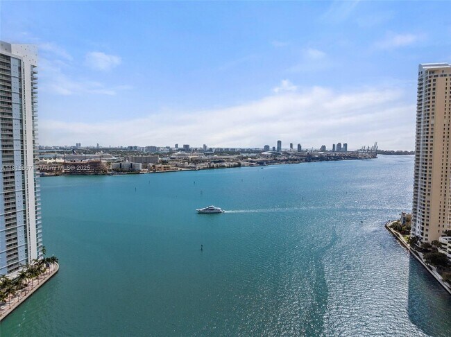 Foto del edificio - 300 S Biscayne Blvd