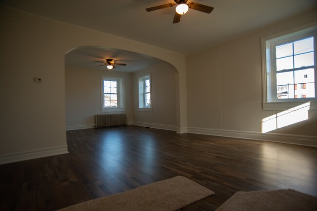 Foto del edificio - 210 E Canal St