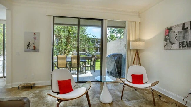 Foto del edificio - 13 Lighthouse Ln