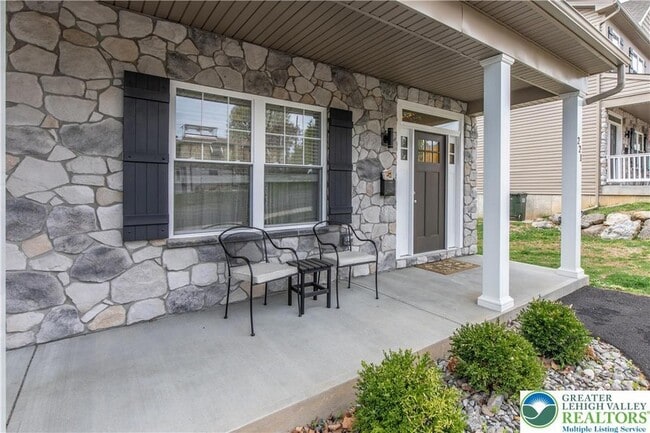 Foto del edificio - 221 Craig Ave