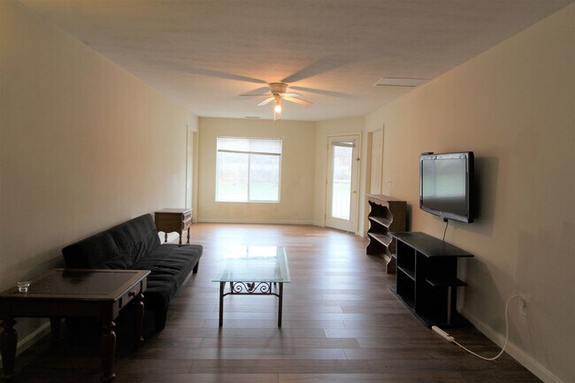 Foto del edificio - River View Condo in Star City - 4 Bedrooms - Available 06/04/2026
